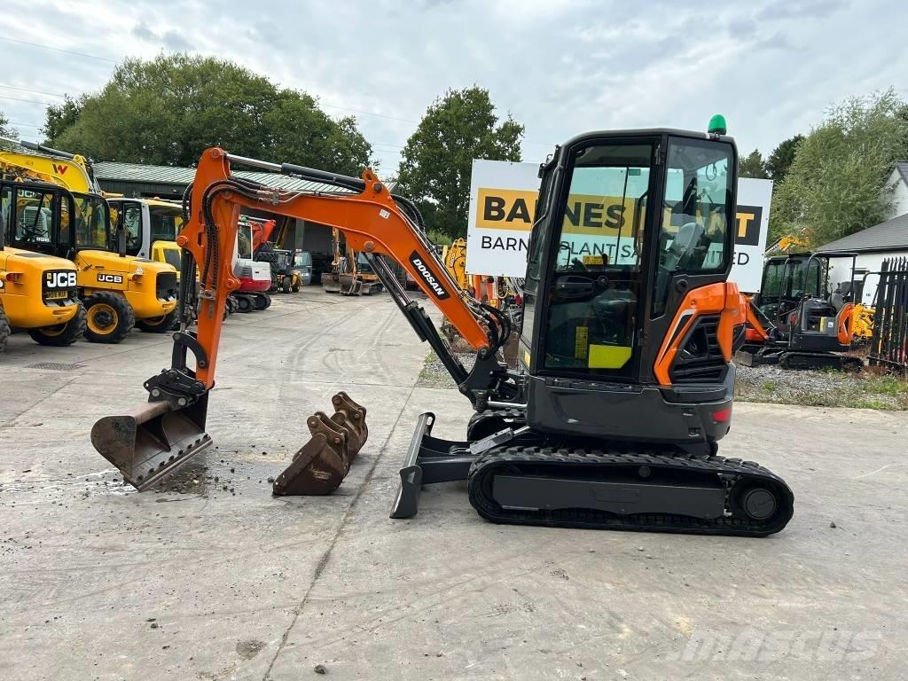 Doosan DX 27 Z Mini pelle < 7t