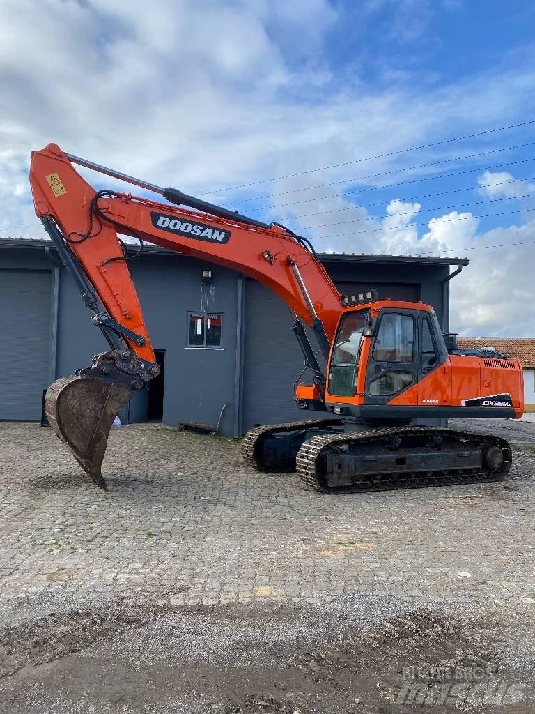 Doosan DX 220 NLC Pelle sur chenilles