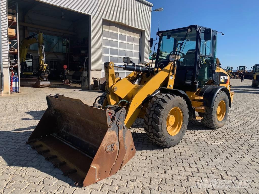 CAT 908M Chargeuse sur pneus