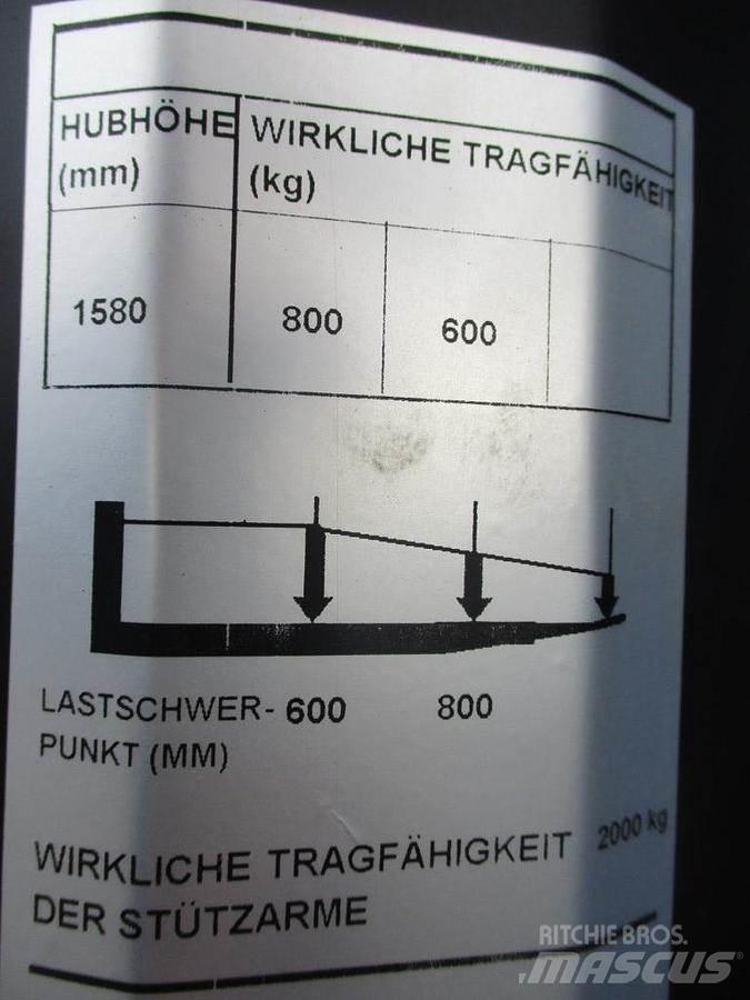 Toyota SWE 080L Gerbeur accompagnant