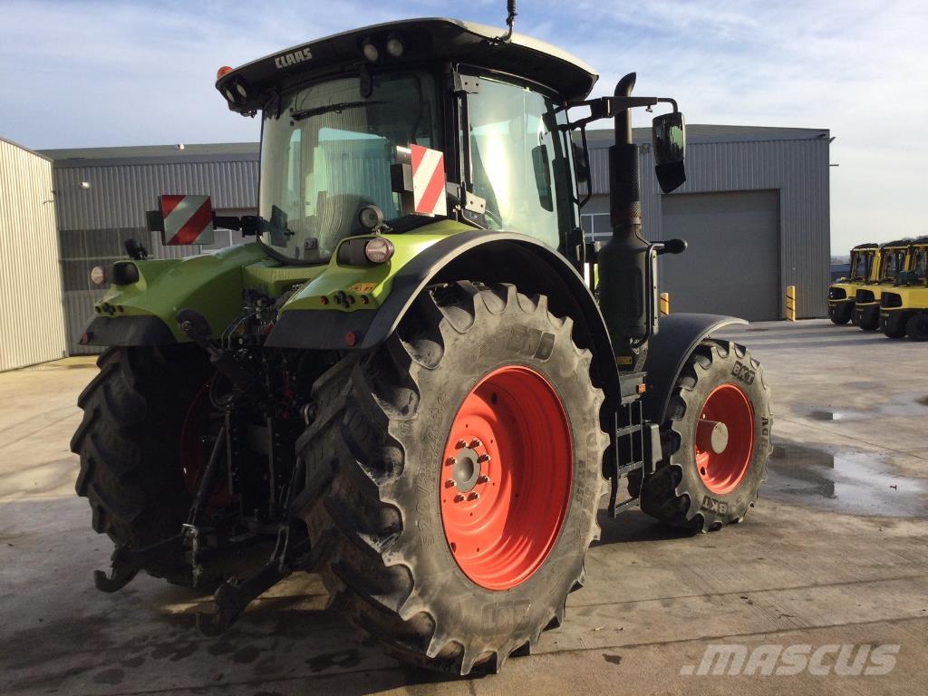 CLAAS ARION 550 Tracteur