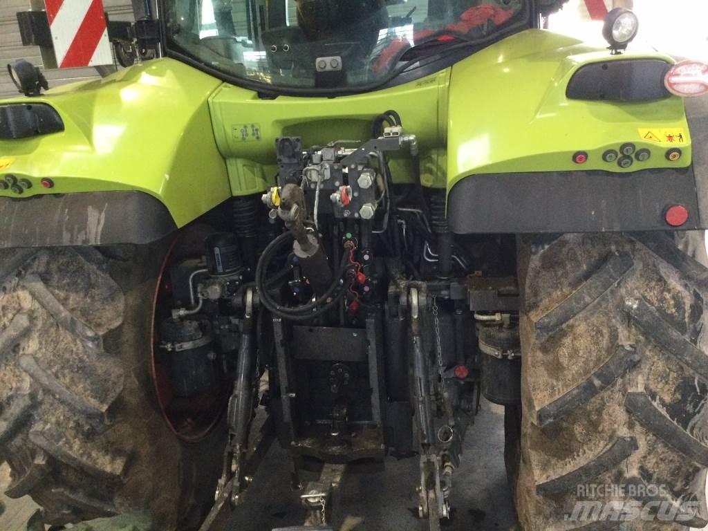 CLAAS ARION 550 Tracteur