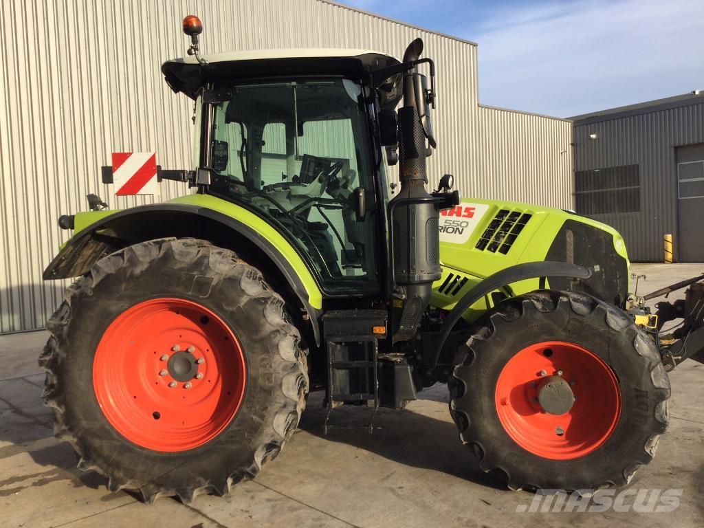 CLAAS ARION 550 Tracteur