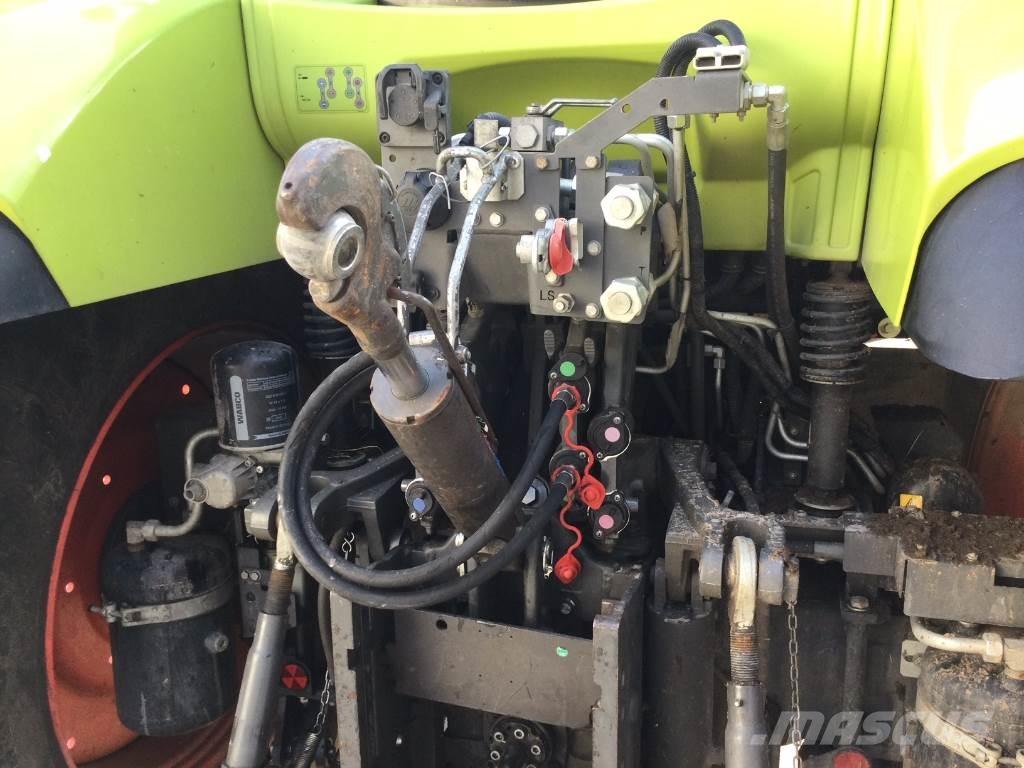 CLAAS ARION 550 Tracteur