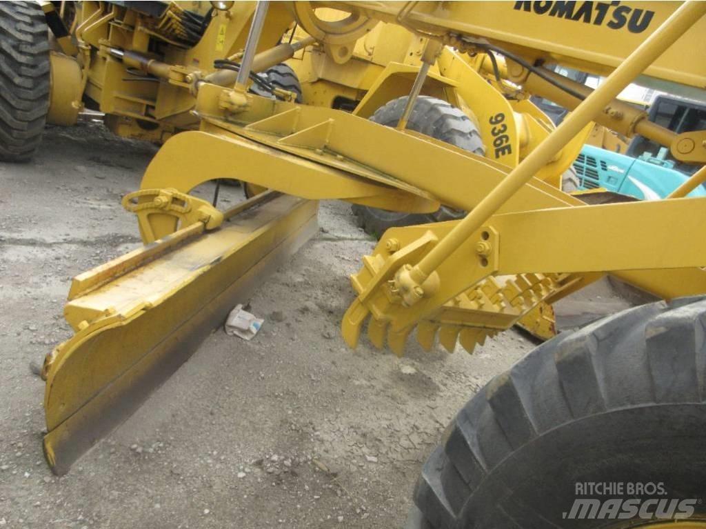 Komatsu GD 623 Niveleuse
