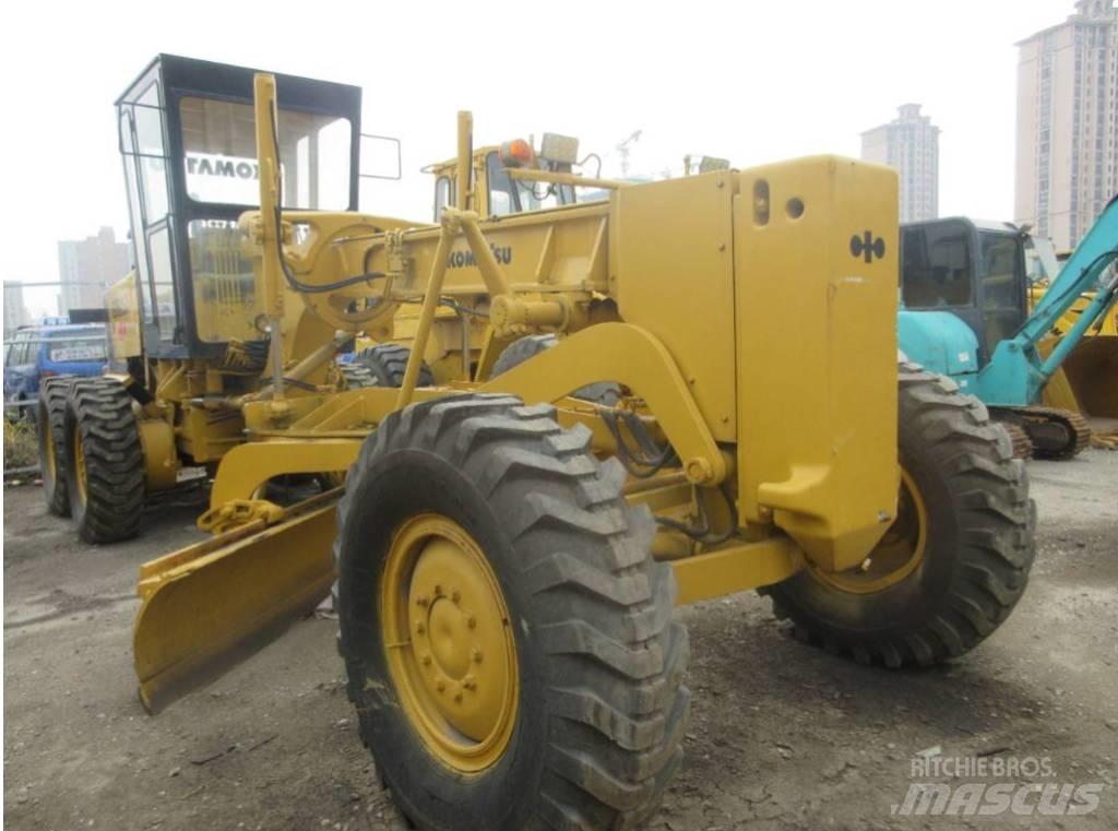 Komatsu GD 623 Niveleuse