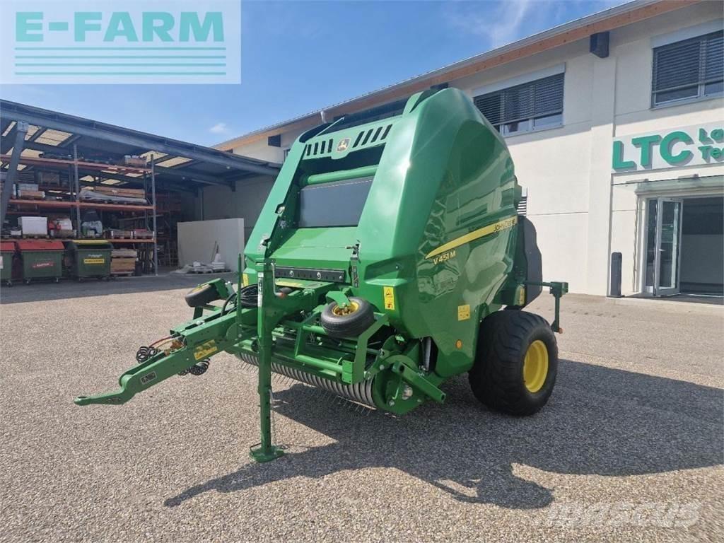 John Deere V451M Presse cubique