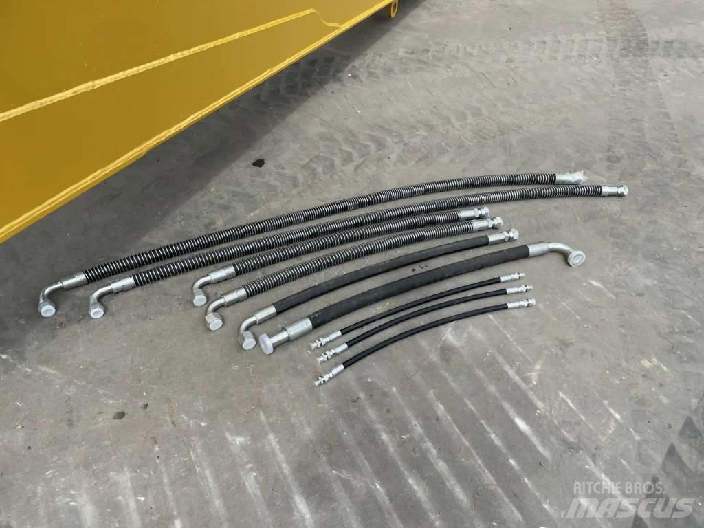CAT 323 NG 15m Set Pelle rétro arrière
