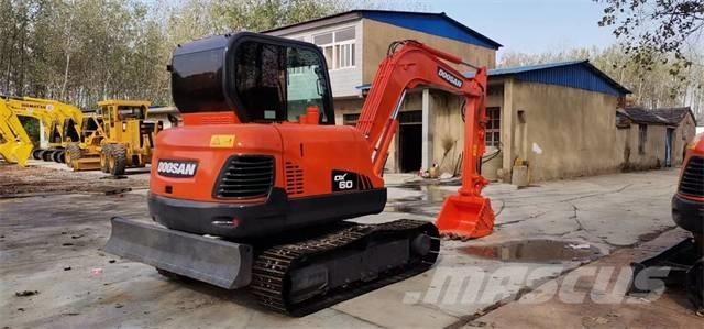 Doosan DX60 Pelle sur chenilles