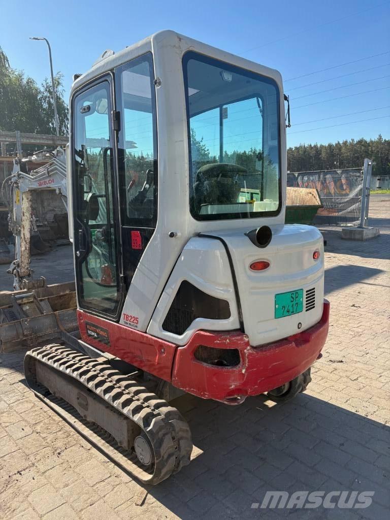 Takeuchi TB 225 Mini pelle < 7t