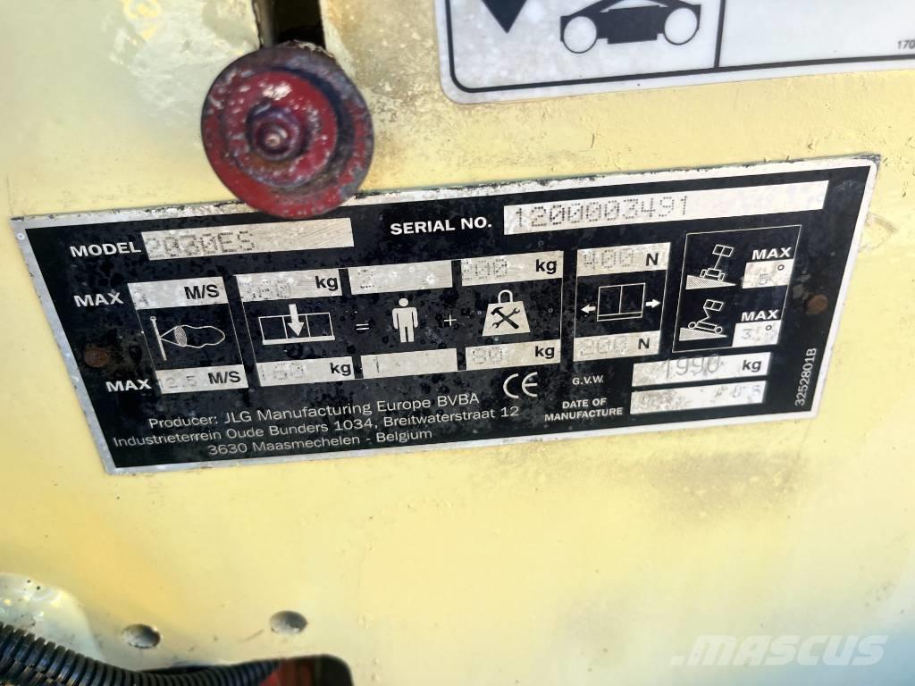 JLG 2030ES     V-3450 Mât vertical