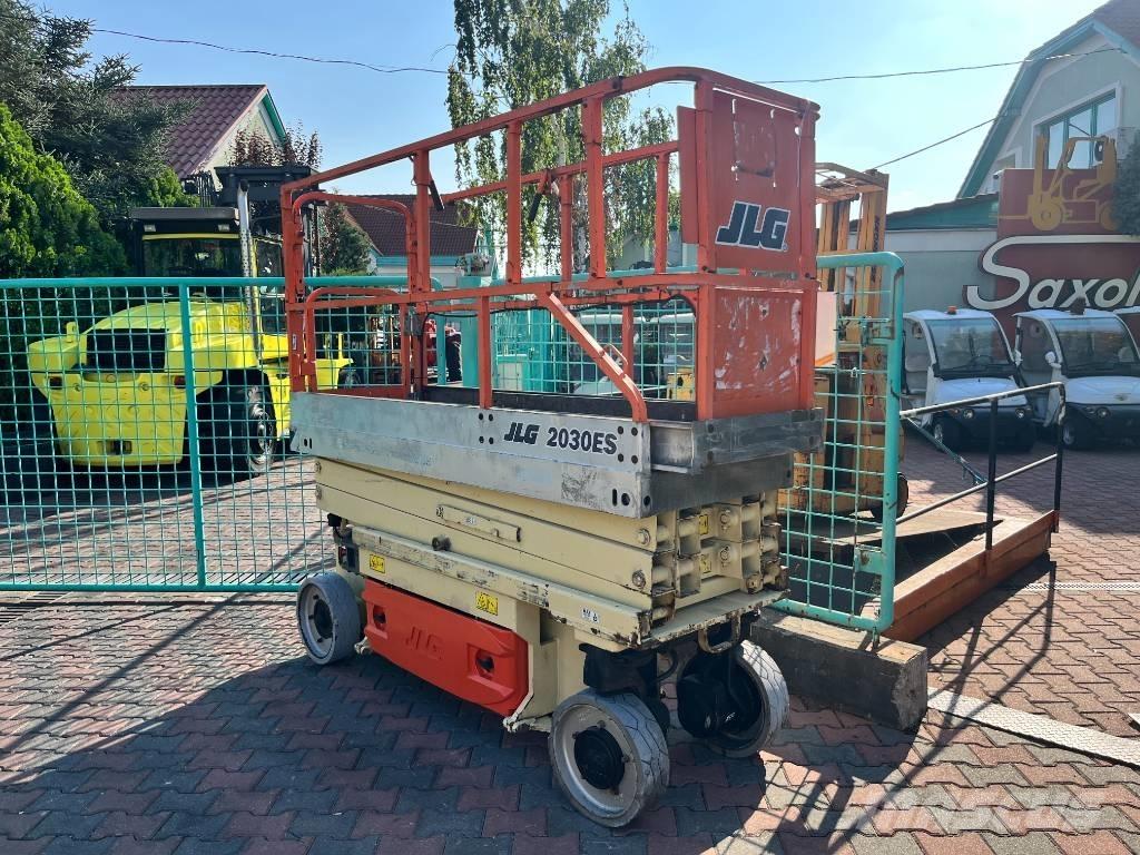 JLG 2030ES     V-3450 Mât vertical