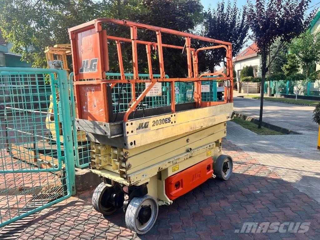 JLG 2030ES     V-3450 Mât vertical