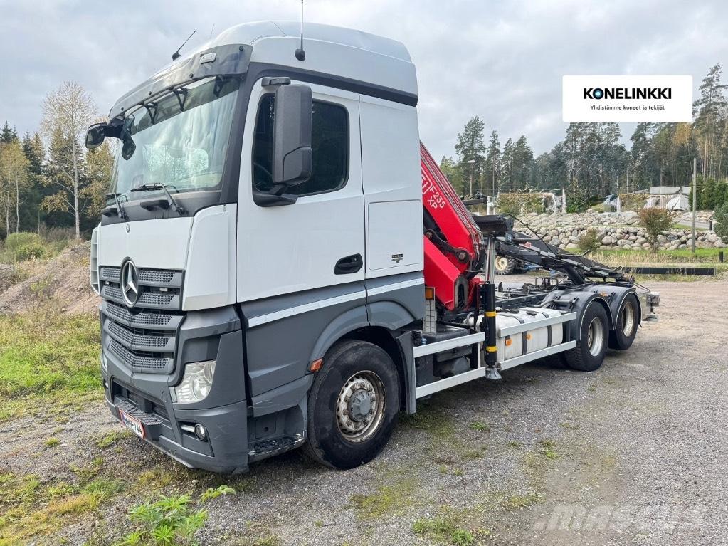 Mercedes-Benz 2653 L Camion plateau ridelle avec grue