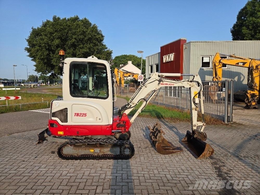 Takeuchi TB225 Mini pelle < 7t