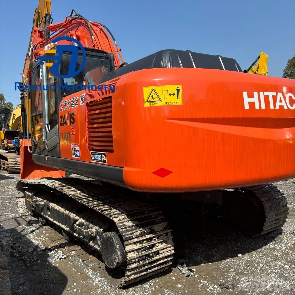 Hitachi ZX 240-3 Pelle sur chenilles