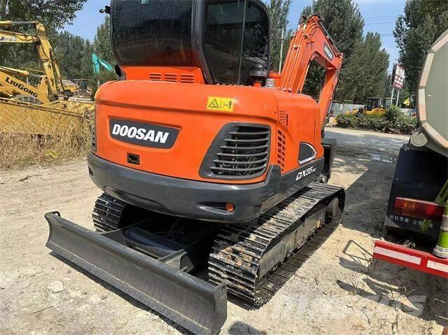 Doosan DX75 Pelle sur chenilles