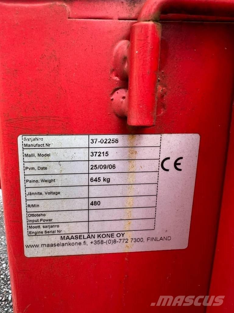 Hakki Pilke 1X37 Fendeuse, Scie