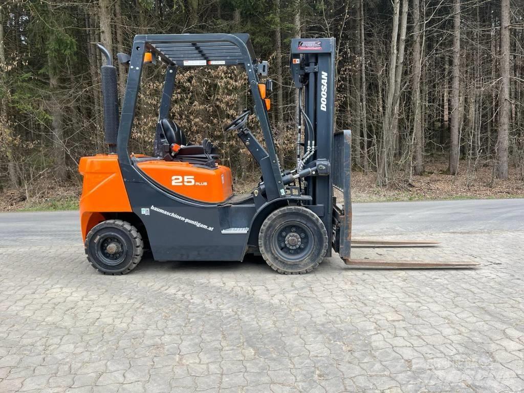 Doosan D 25 GP Chariots diesel