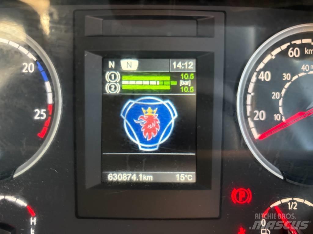 Scania R 440 Camion plateau ridelle avec grue