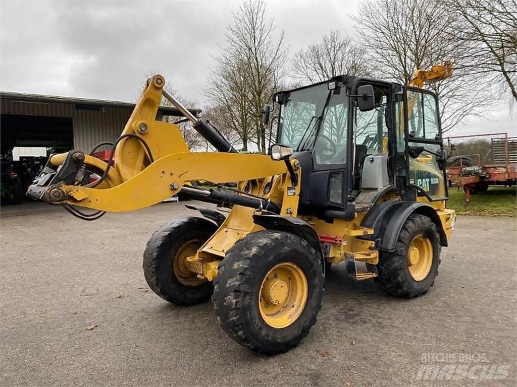 CAT 908M Chargeuse sur pneus