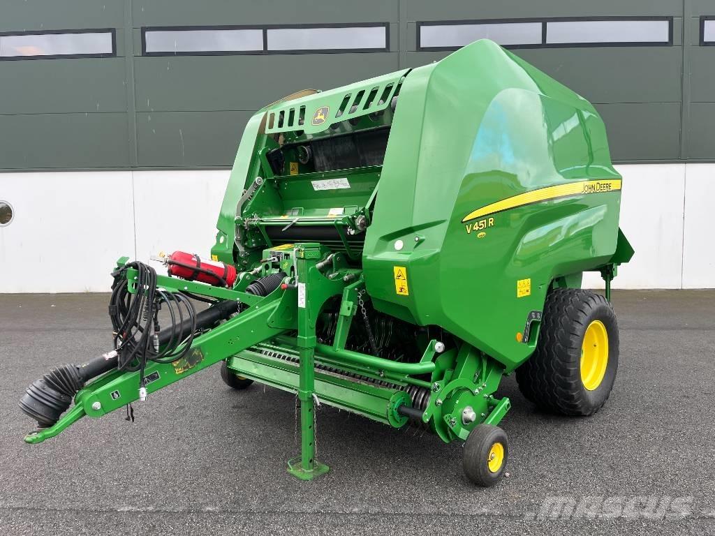 John Deere V 451R Presse à balle ronde
