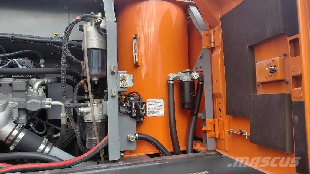 Hitachi ZX220W-5B Pelle sur pneus