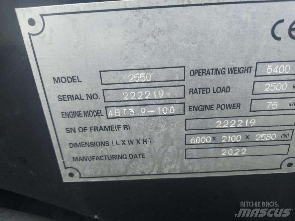  D-Machine  2550 Chargeuse sur pneus