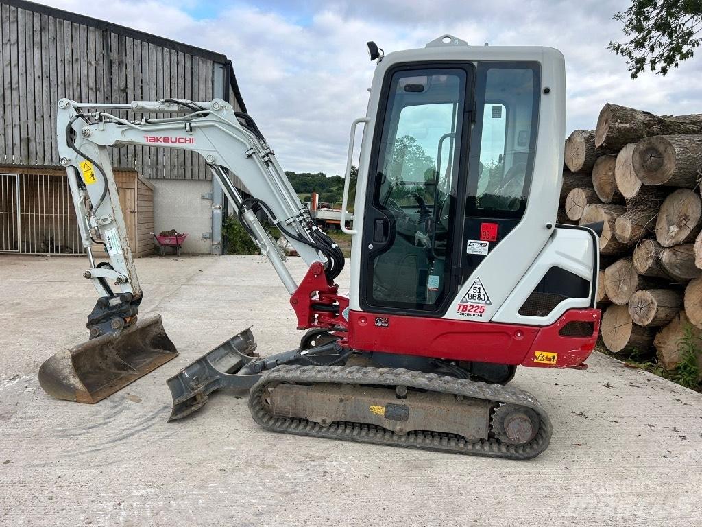 Takeuchi TB 225 Mini pelle < 7t