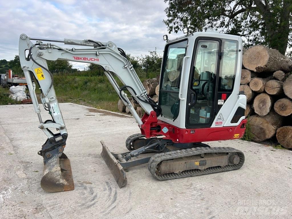 Takeuchi TB 225 Mini pelle < 7t