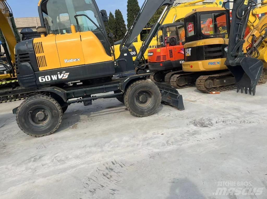 Hyundai R60W-9 Pelle sur pneus
