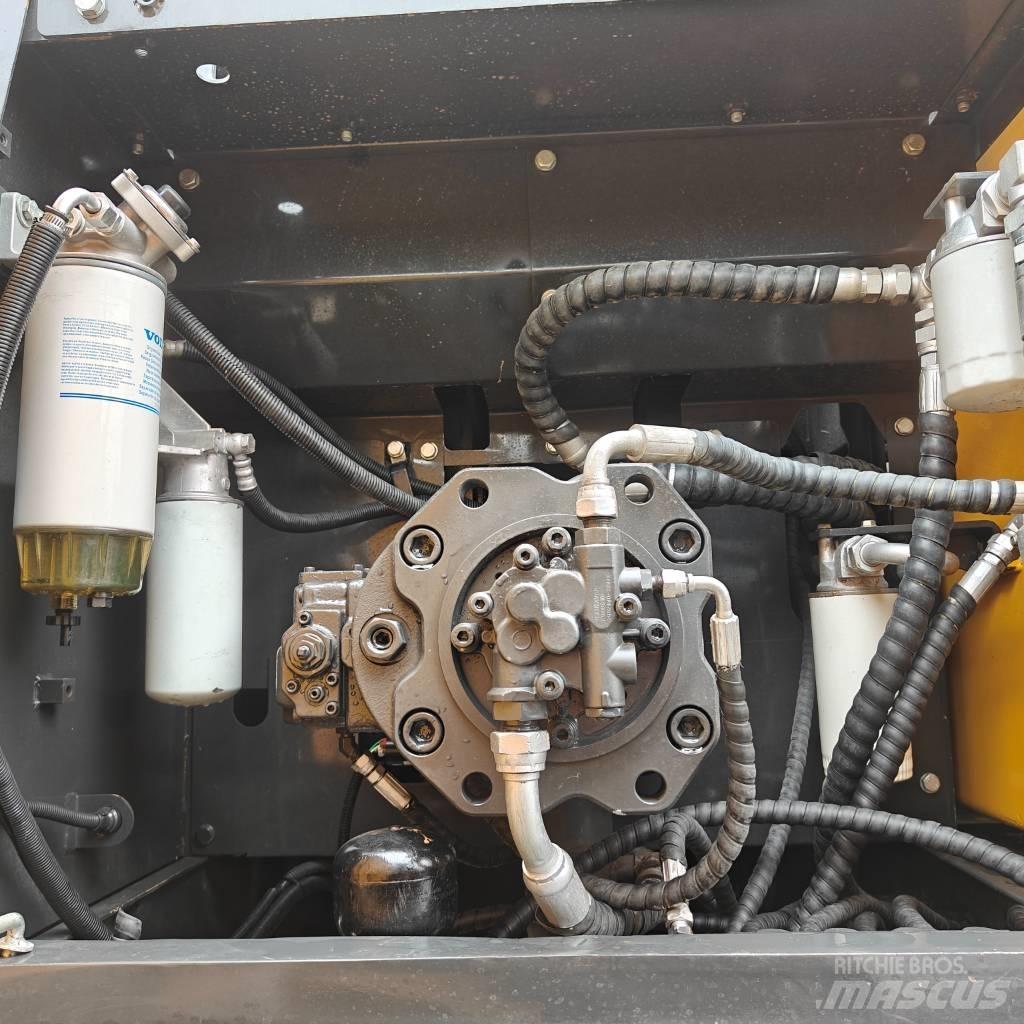 Volvo 290D Pelle sur chenilles