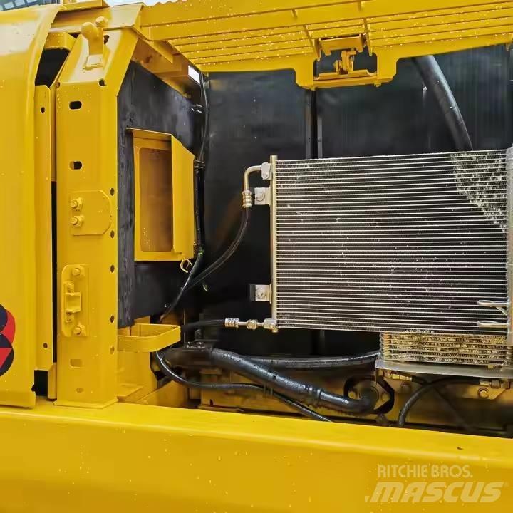 Komatsu PC220-8 Pelle sur chenilles