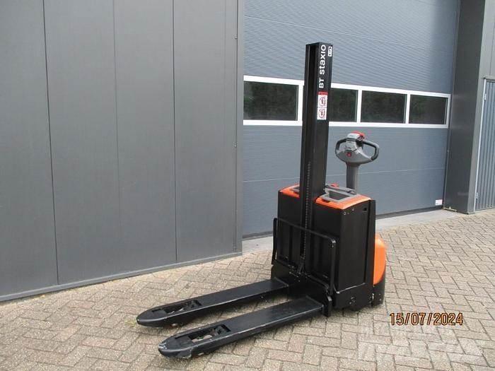 BT SWE 080L Gerbeur accompagnant