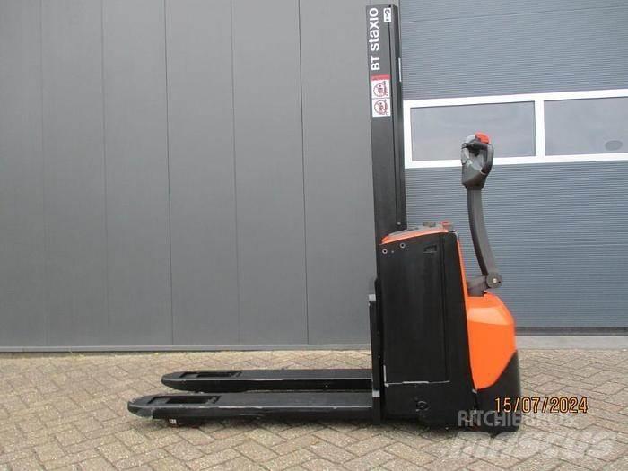 BT SWE 080L Gerbeur accompagnant