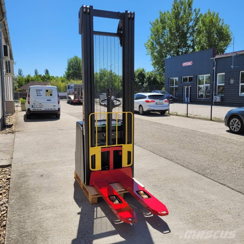 Hyster S 1.6 Gerbeur accompagnant