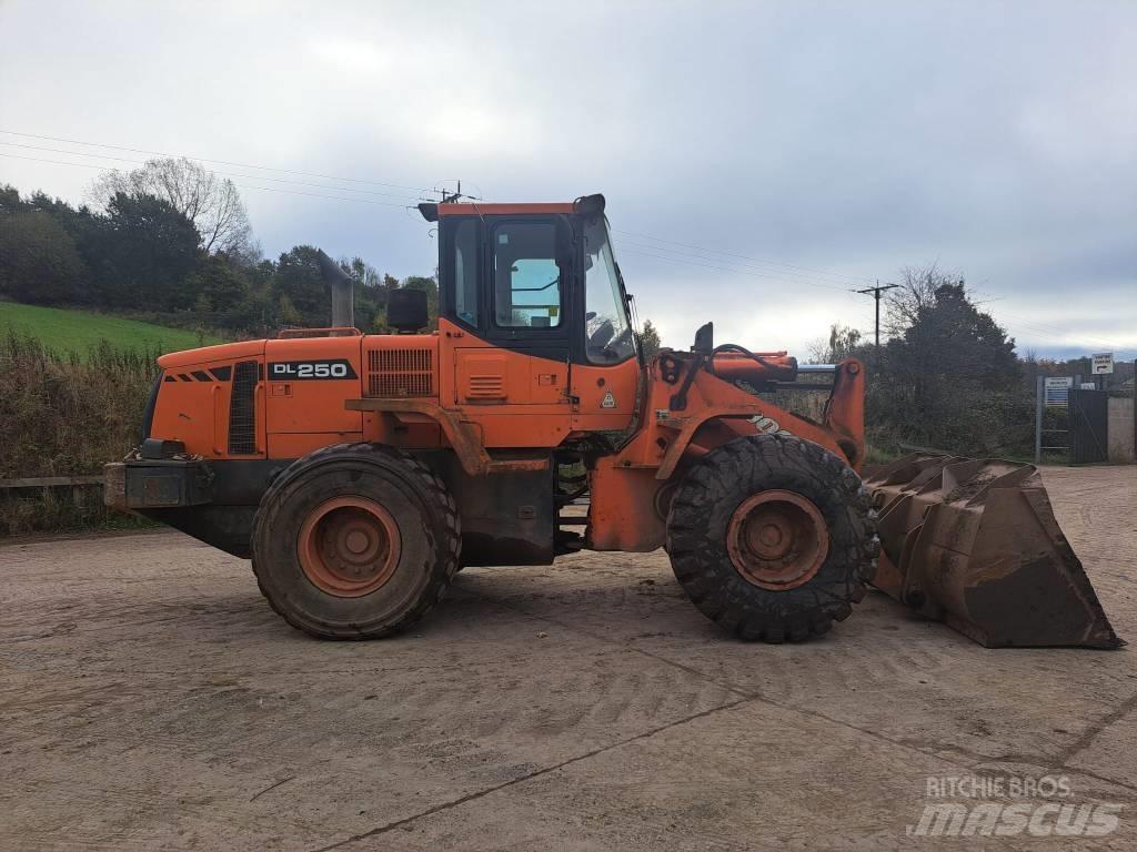 Doosan DL 250 Chargeuse sur pneus