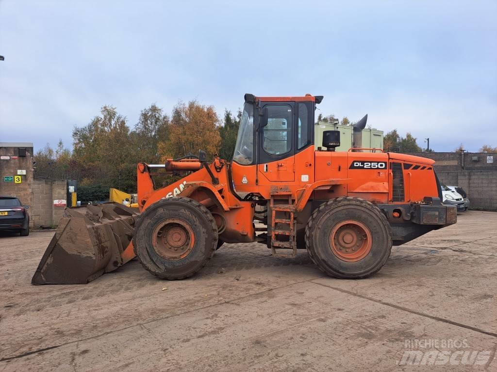 Doosan DL 250 Chargeuse sur pneus