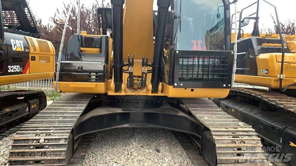 CAT 324 Pelle sur chenilles