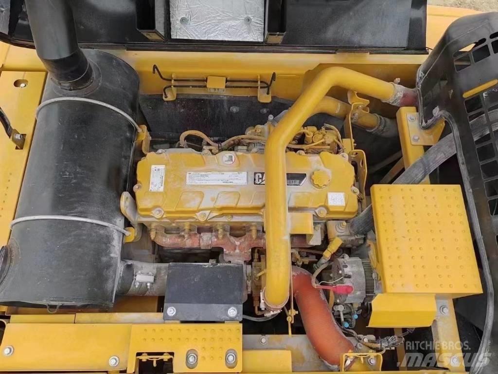 CAT 324 D Pelle sur chenilles