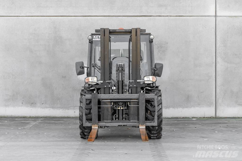 Manitou MC 30-4 Chariots diesel