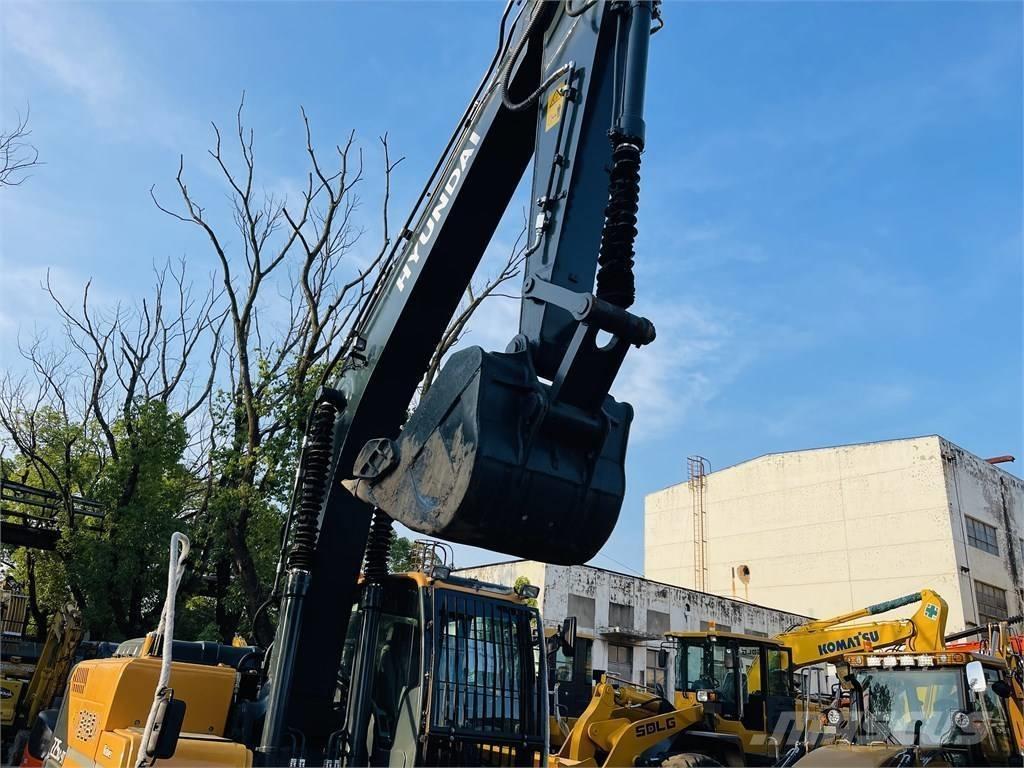 Hyundai 225LC 9T Pelle sur chenilles
