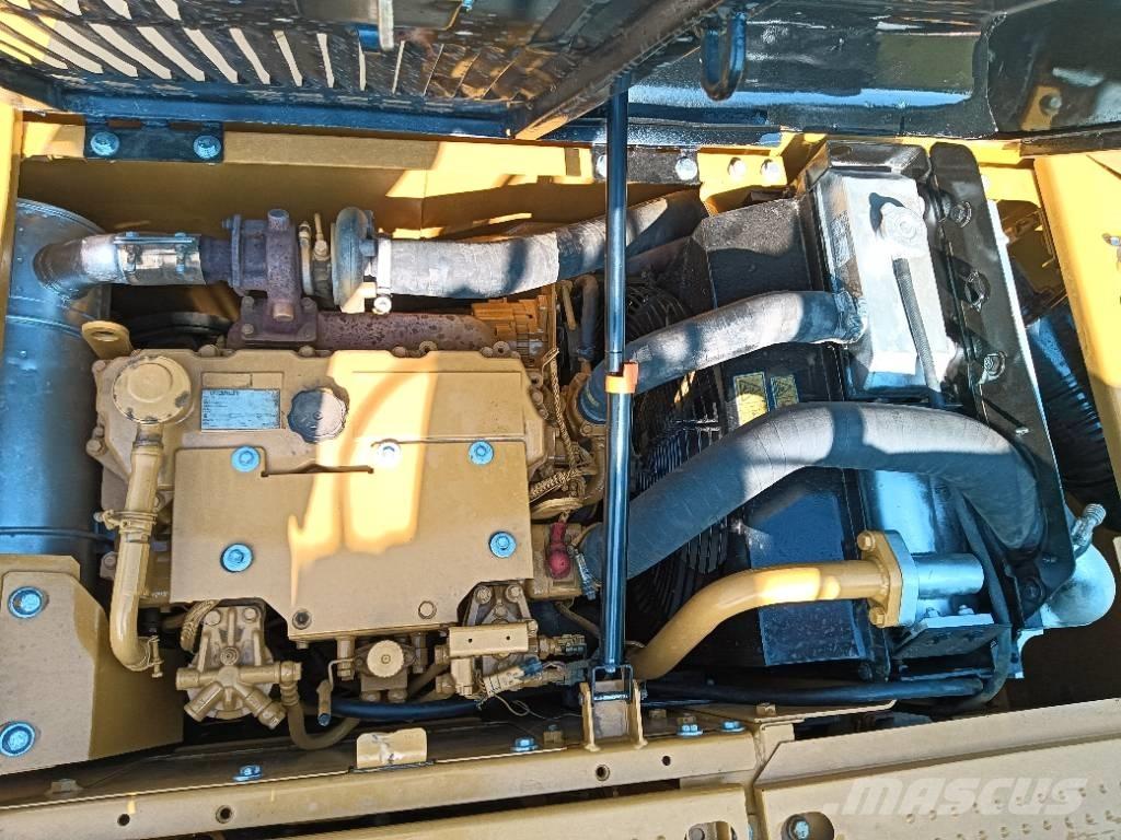 CAT 313 D Pelle sur chenilles