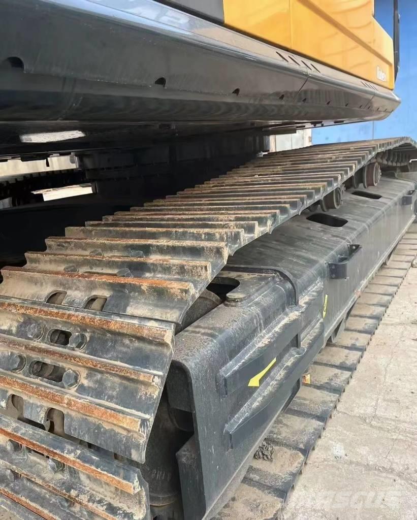 Hyundai 305LC Pelle sur chenilles