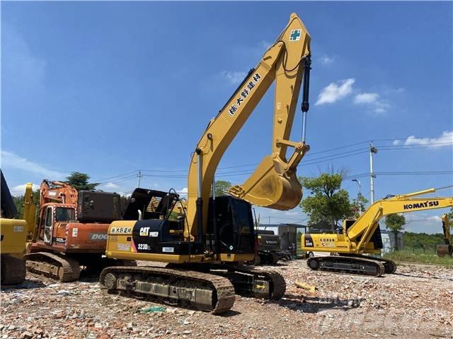 CAT 323D2L Pelle sur chenilles