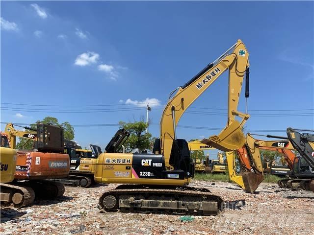 CAT 323D2L Pelle sur chenilles