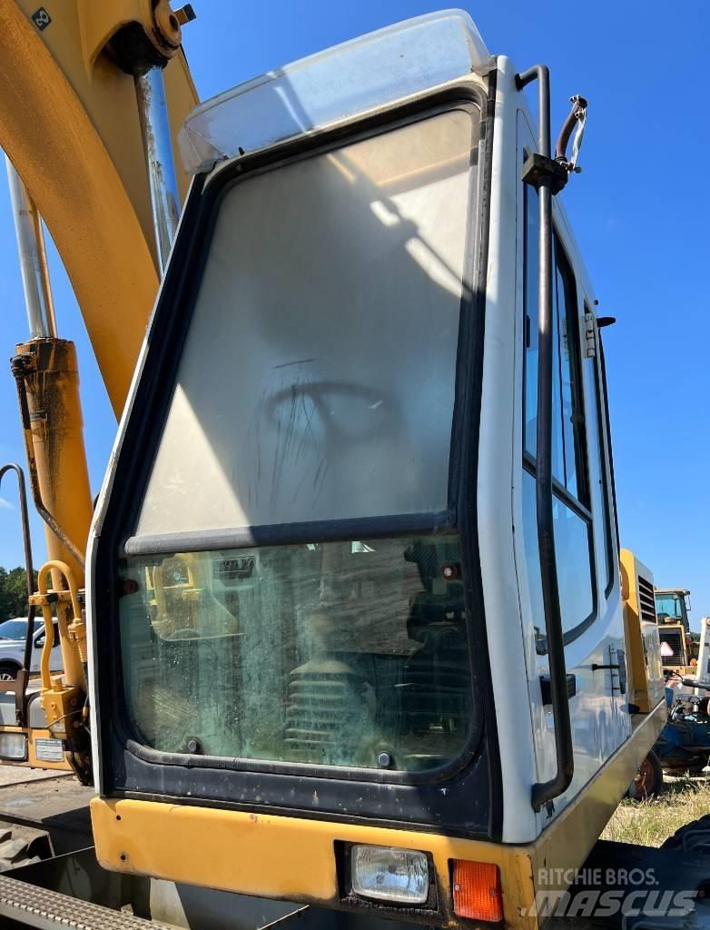 Liebherr A 904 Pelle sur pneus