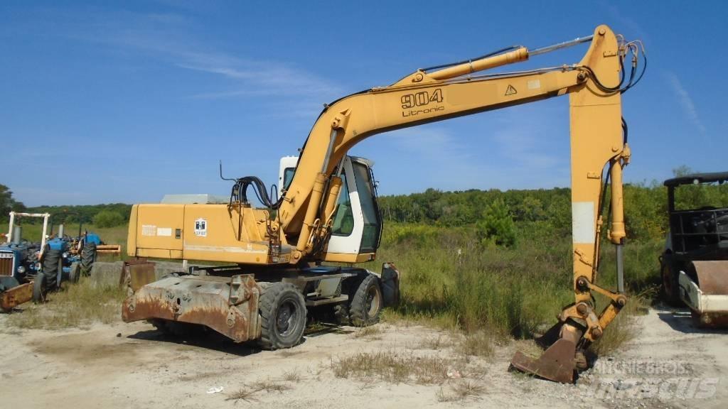 Liebherr A 904 Pelle sur pneus