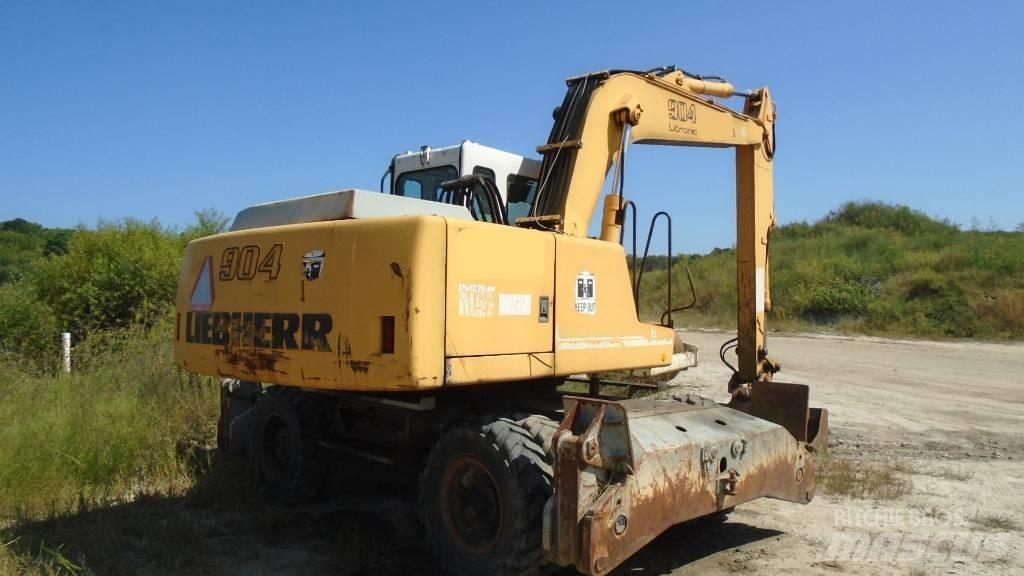 Liebherr A 904 Pelle sur pneus