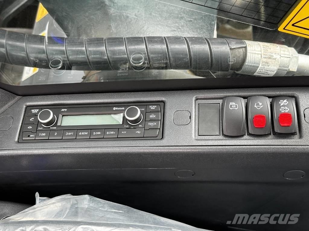 Hyundai HX 220 AL Pelle sur chenilles